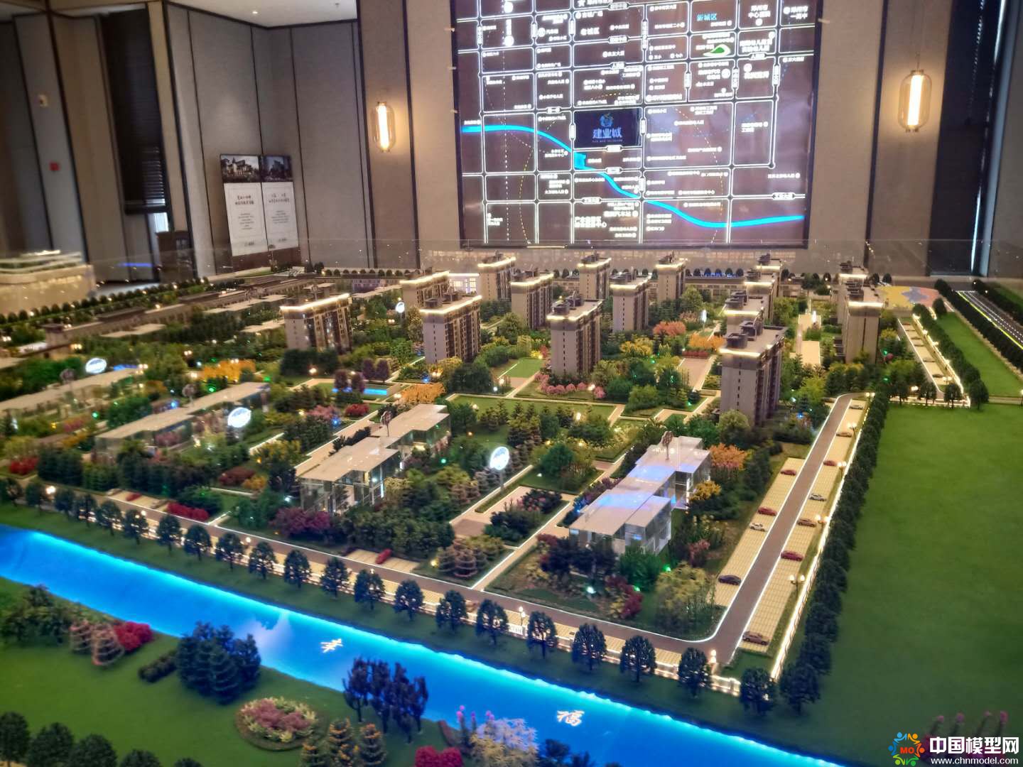 樓盤沙盤模型制作、別墅沙盤模型制作、城市規(guī)劃沙盤制作、建筑模型設(shè)計制作、工業(yè)模型設(shè)計制作、數(shù)字多媒體沙盤制作