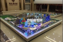 建筑模型是沙盤的一個部分，沙盤模型內(nèi)容更廣